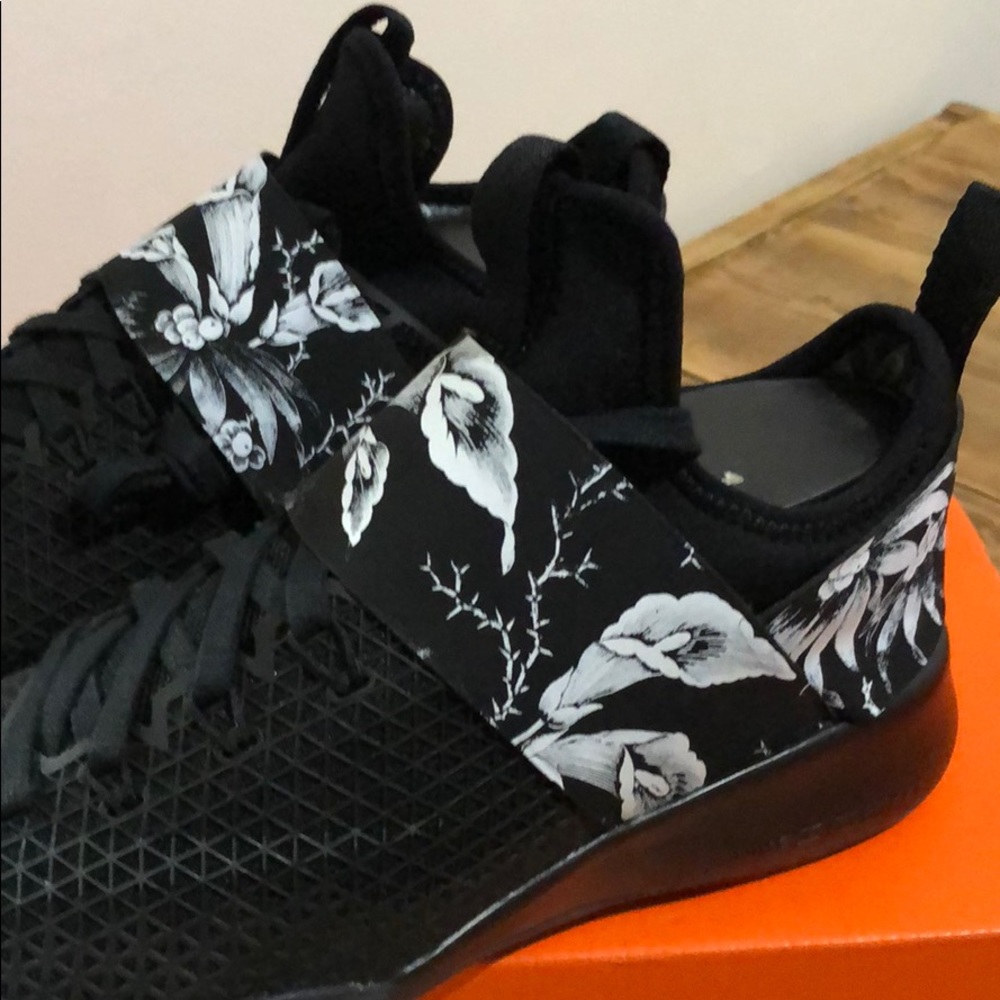 Women’s Nike Air Zoom Strong Amp Gym SZ 7 & 8 - Picture 6 of 8